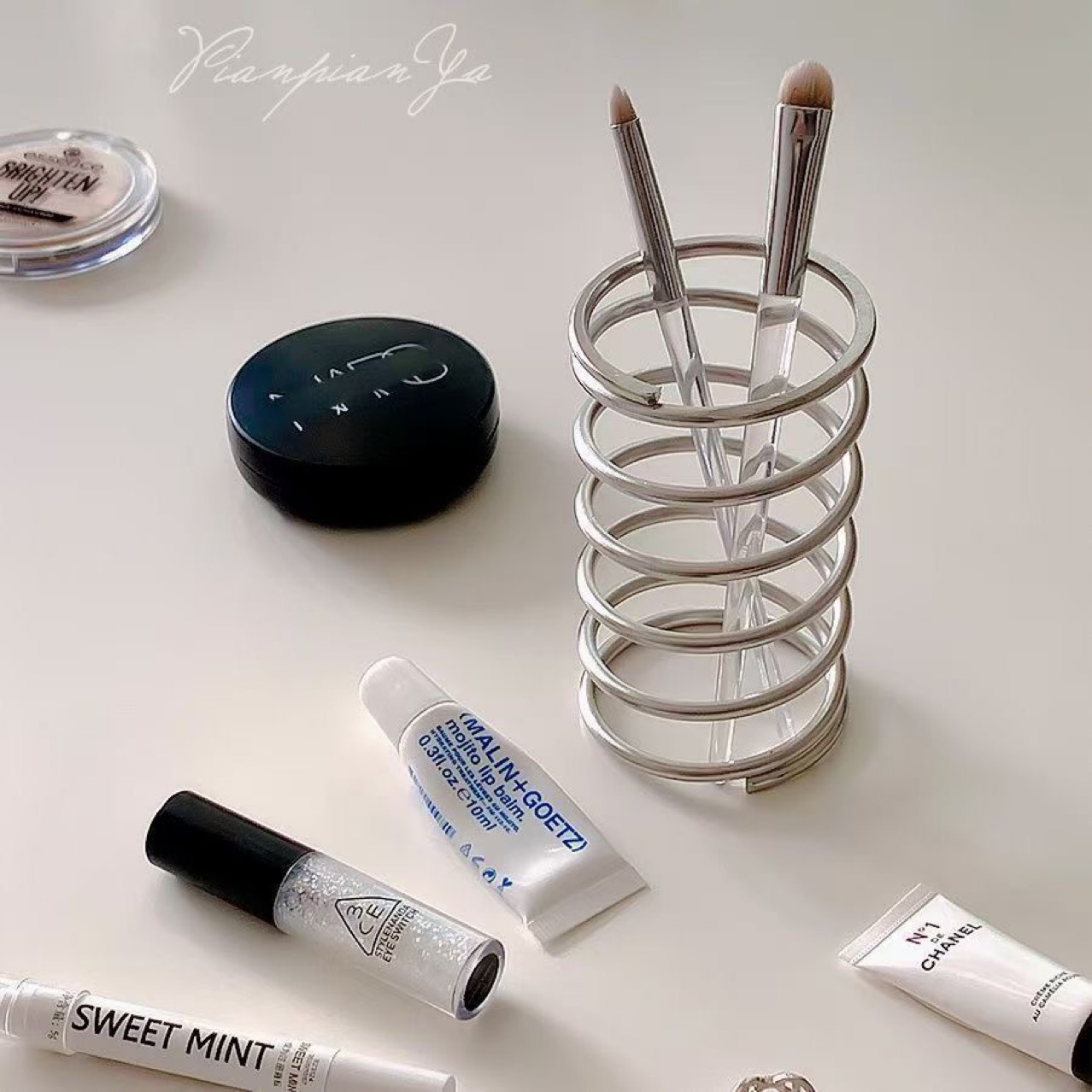الفولاذ المقاوم للصدأ فرشاة ال - مراجعة Tiny Home Bathroom Kit وسعره